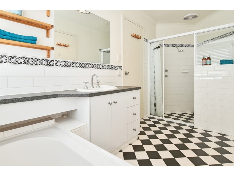 4 Horndale Drive, Happy Valley SA 5159