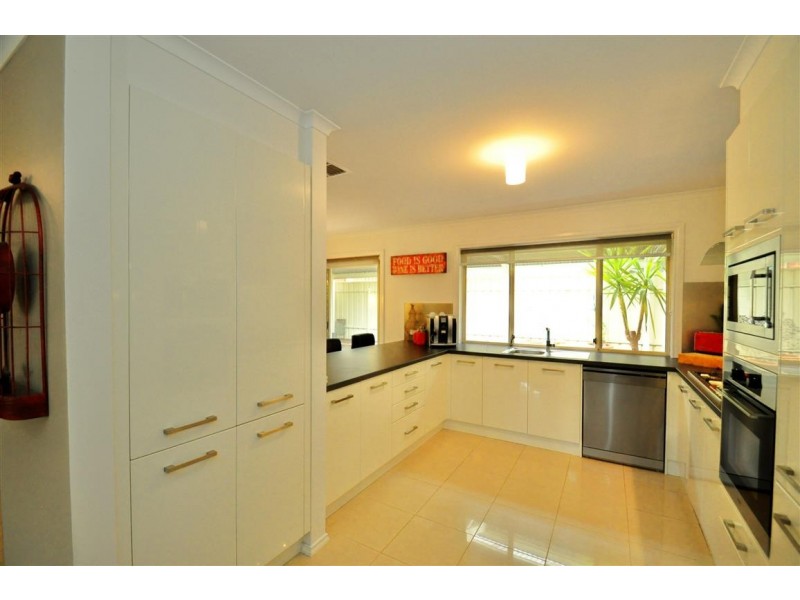 76 Investigator Drive, Woodcroft SA 5162