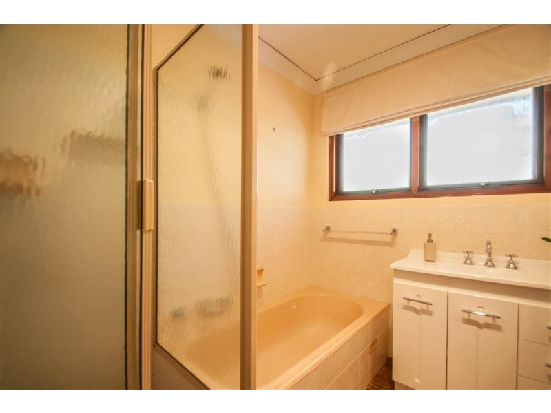 11 James Road, Happy Valley SA 5159