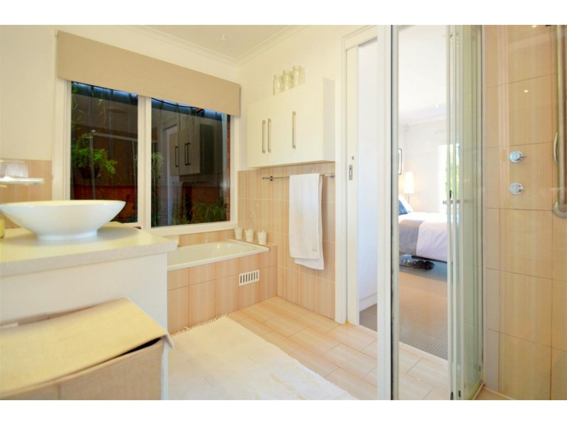 4 Oakvale Way, Hallett Cove SA 5158