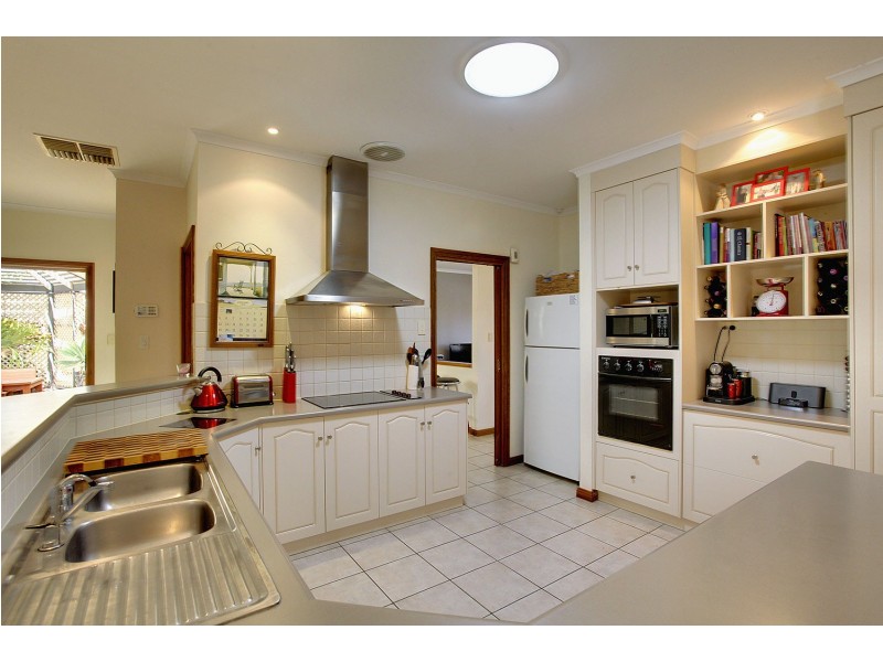 35 Waverley Drive, Willunga SA 5172