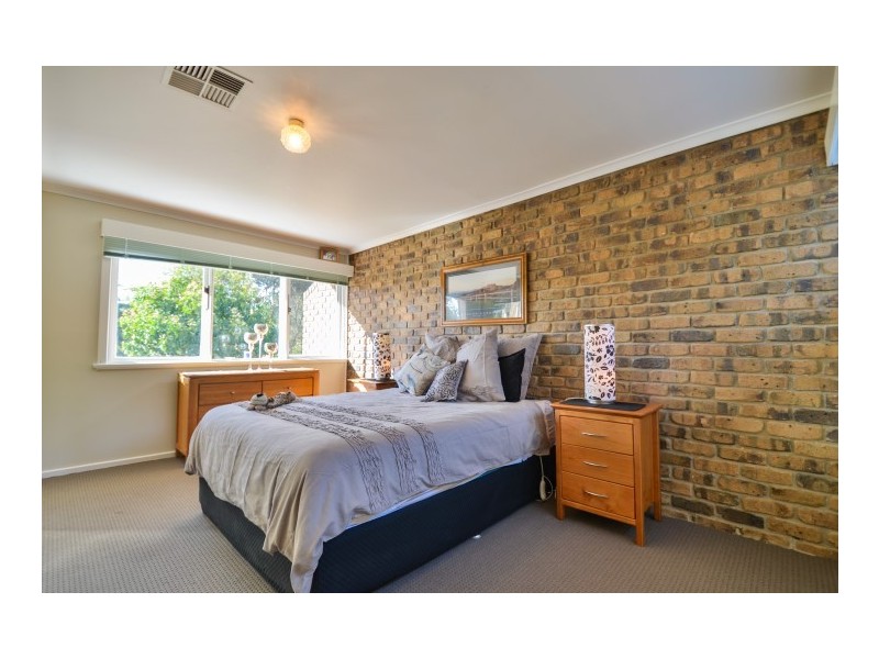 1 Grassdale Rise, Aberfoyle Park SA 5159