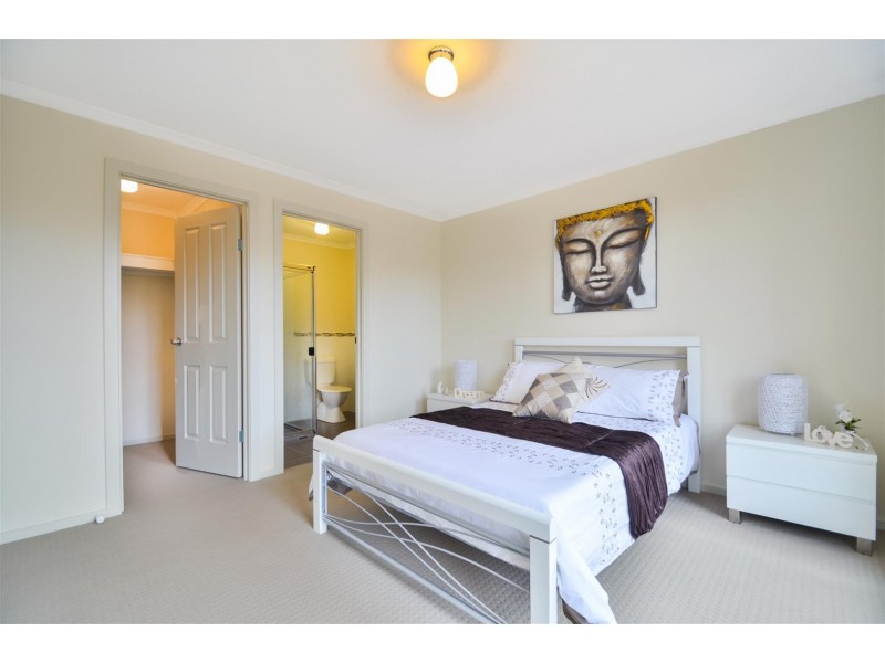 11 Oakwood Cct, Munno Para West SA 5115