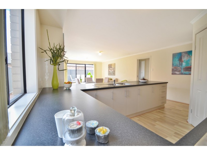 11 Oakwood Cct, Munno Para West SA 5115