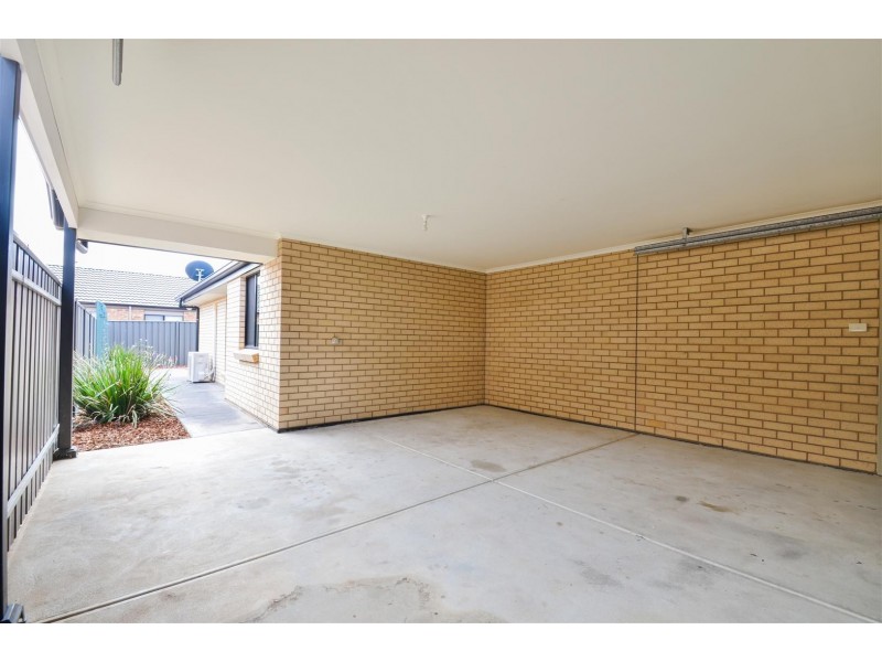 11 Oakwood Cct, Munno Para West SA 5115