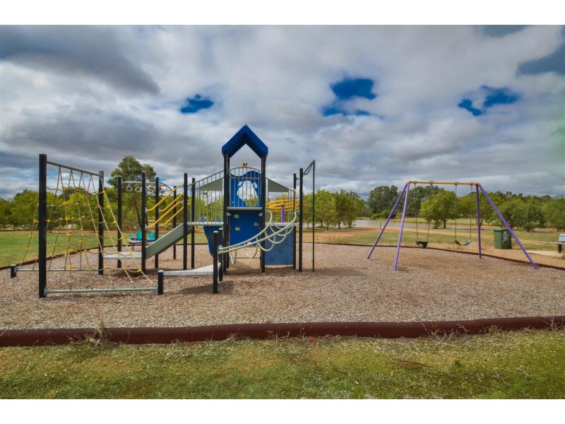 11 Oakwood Cct, Munno Para West SA 5115