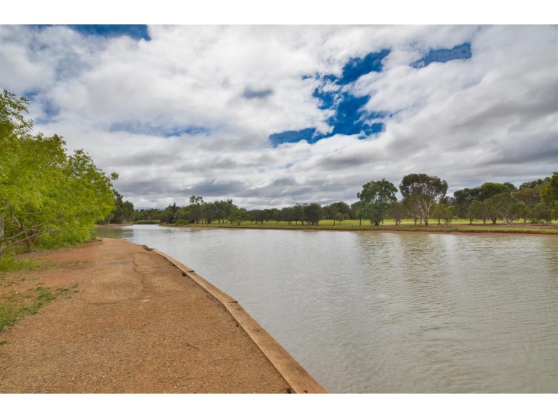 11 Oakwood Cct, Munno Para West SA 5115