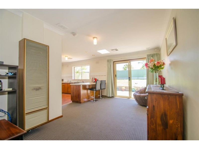 1 Dianne Street, Happy Valley SA 5159