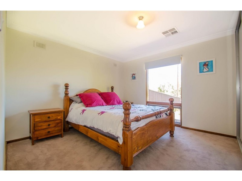 1 Dianne Street, Happy Valley SA 5159