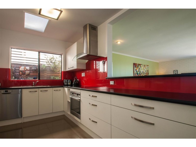 16 Madeline Crescent, Hallett Cove SA 5158