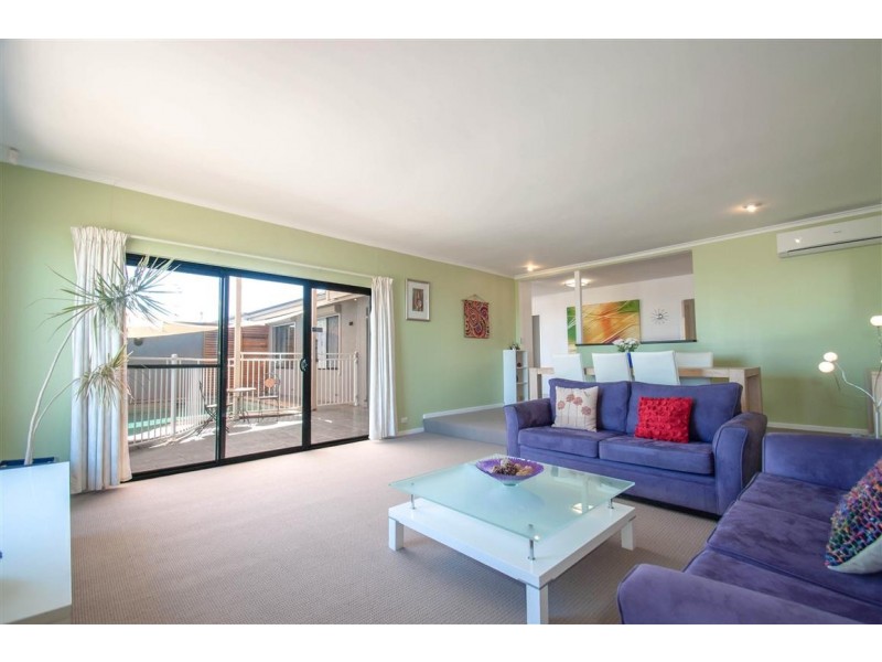 16 Madeline Crescent, Hallett Cove SA 5158