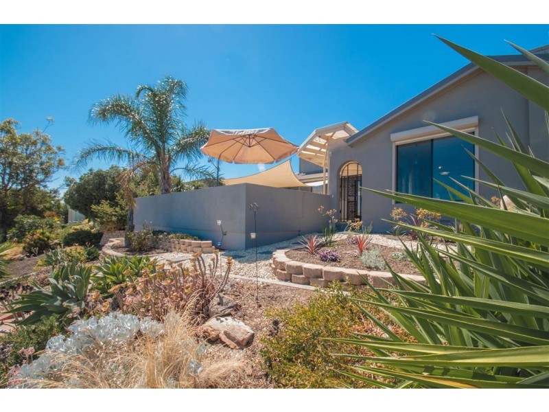 16 Madeline Crescent, Hallett Cove SA 5158