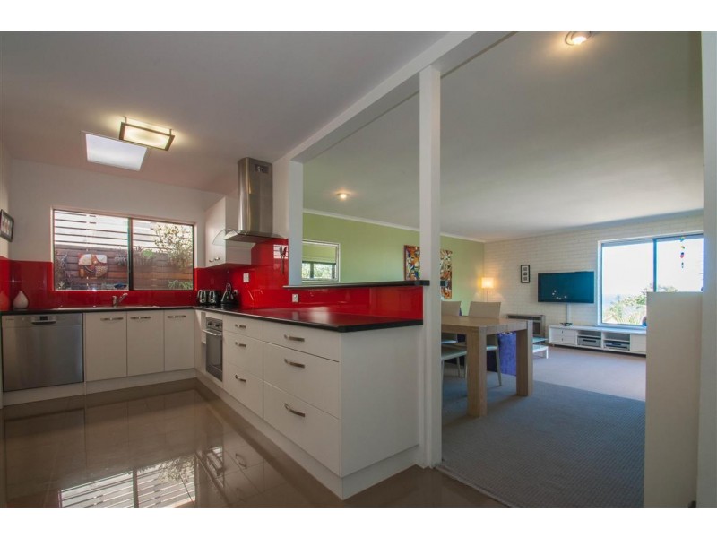 16 Madeline Crescent, Hallett Cove SA 5158