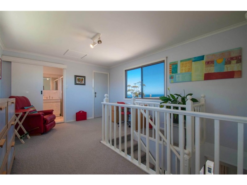 16 Madeline Crescent, Hallett Cove SA 5158