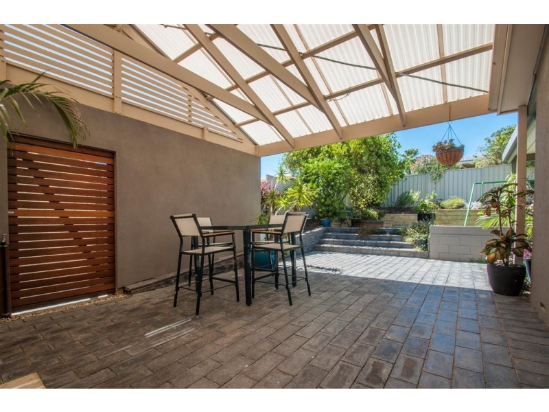 16 Madeline Crescent, Hallett Cove SA 5158