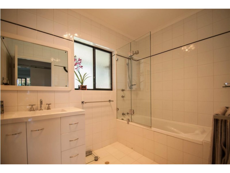 16 Madeline Crescent, Hallett Cove SA 5158