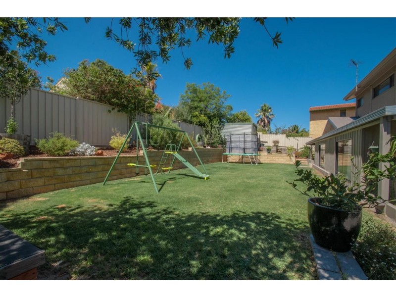 16 Madeline Crescent, Hallett Cove SA 5158