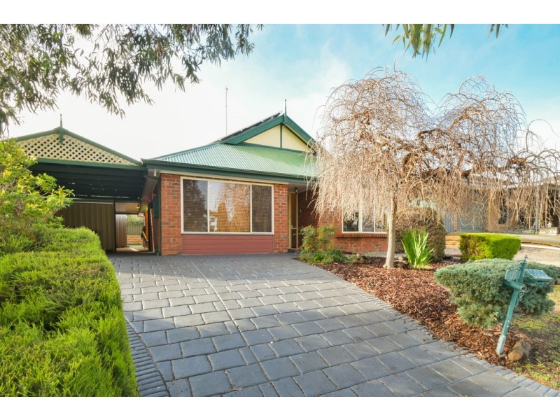 4 Esther Avenue, Woodcroft SA 5162