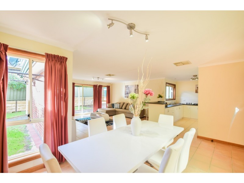 4 Esther Avenue, Woodcroft SA 5162