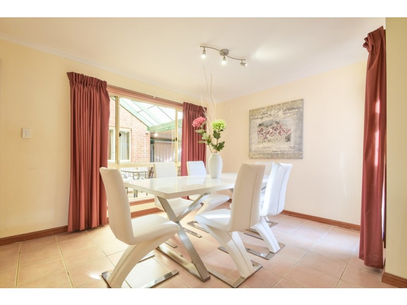 4 Esther Avenue, Woodcroft SA 5162