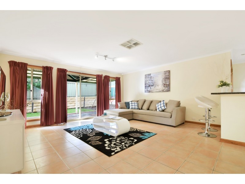 4 Esther Avenue, Woodcroft SA 5162