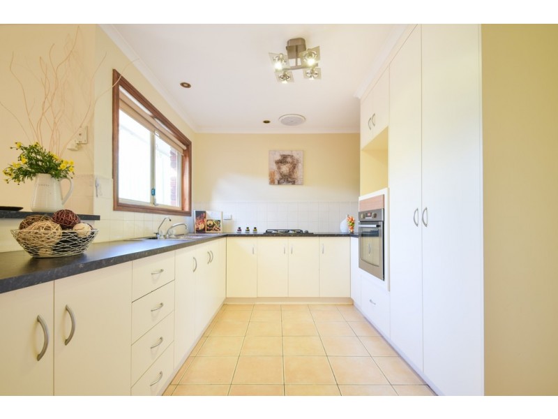 4 Esther Avenue, Woodcroft SA 5162