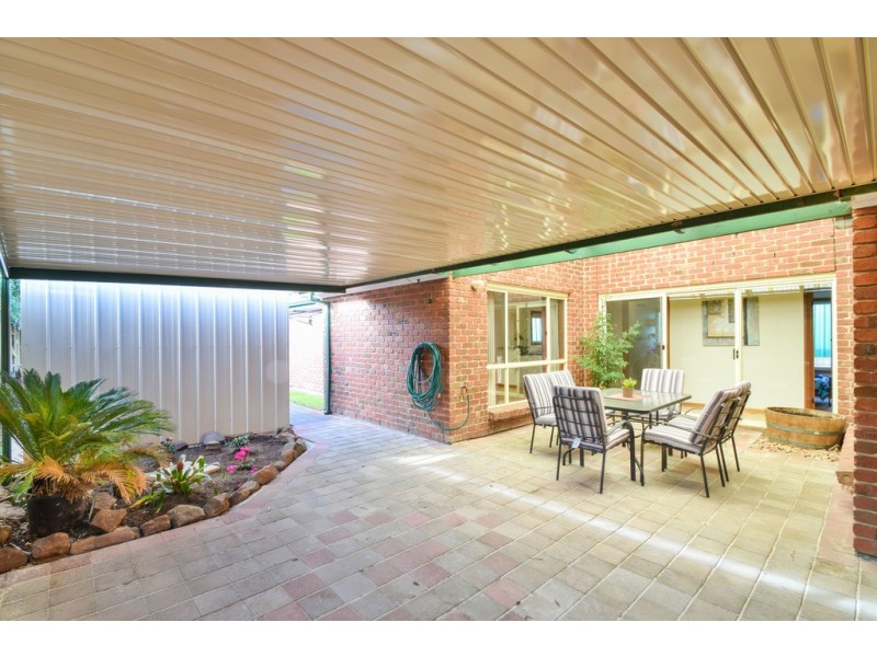 4 Esther Avenue, Woodcroft SA 5162