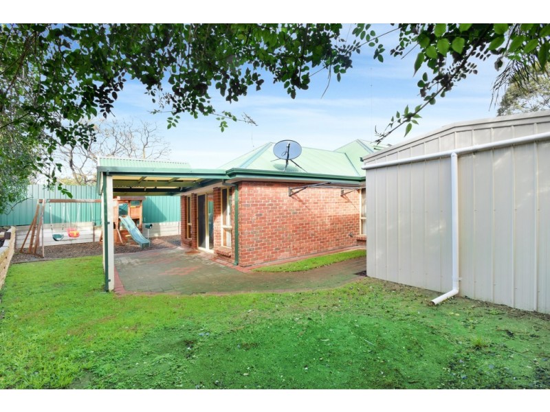 4 Esther Avenue, Woodcroft SA 5162