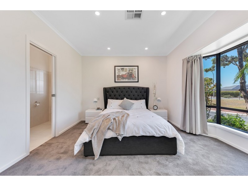 90 Grand Boulevard, Seaford Rise SA 5169