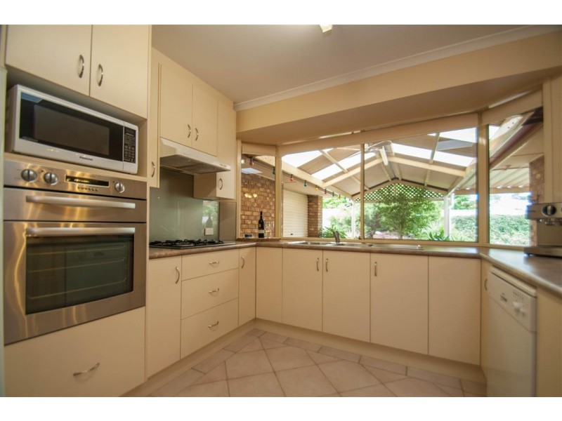 16 Riddoch Crescent, Woodcroft SA 5162