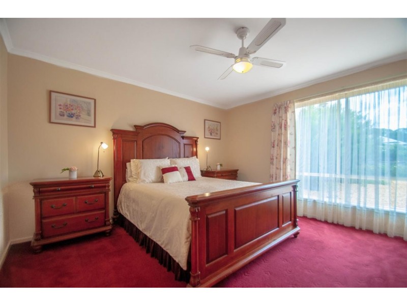 16 Riddoch Crescent, Woodcroft SA 5162