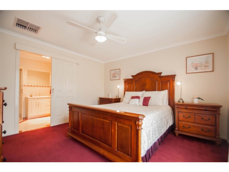 16 Riddoch Crescent, Woodcroft SA 5162