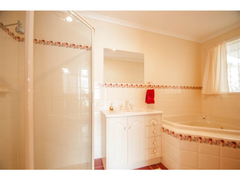16 Riddoch Crescent, Woodcroft SA 5162