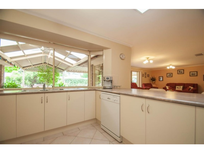 16 Riddoch Crescent, Woodcroft SA 5162