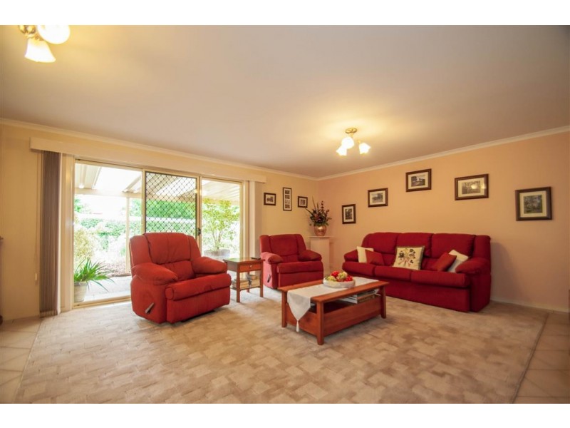16 Riddoch Crescent, Woodcroft SA 5162