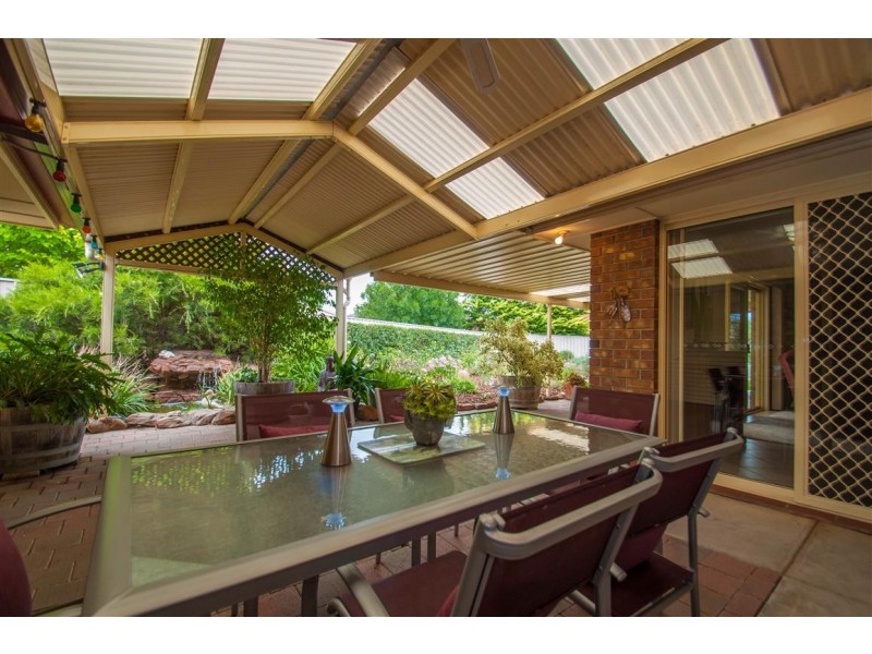 16 Riddoch Crescent, Woodcroft SA 5162