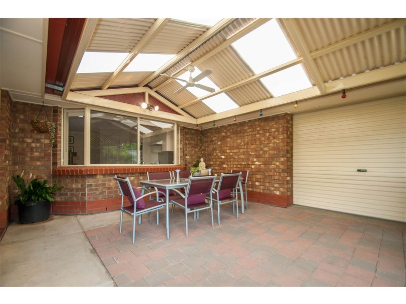 16 Riddoch Crescent, Woodcroft SA 5162
