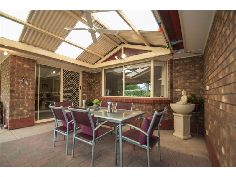 16 Riddoch Crescent, Woodcroft SA 5162
