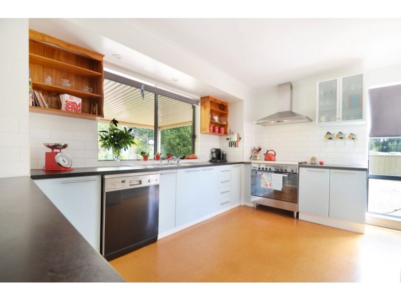 12 Andrew Henning Place, Willunga SA 5172