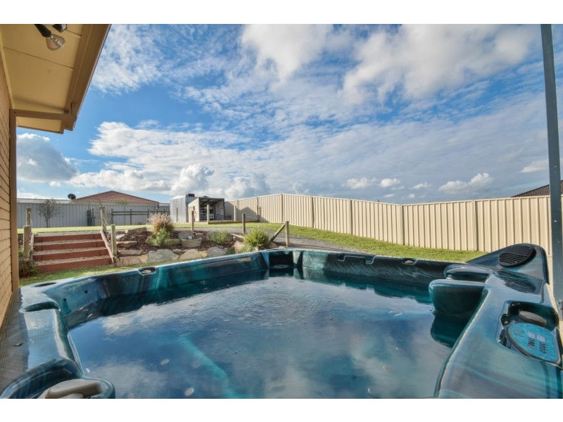 20 Meadow Bank Way, Aldinga Beach SA 5173