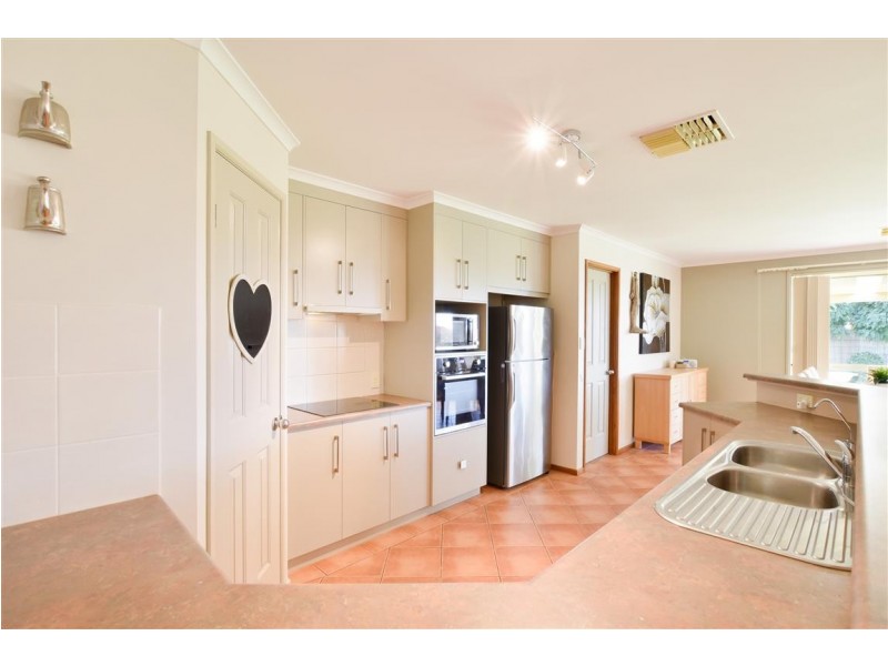 1 Jimmy Watson Drive, Woodcroft SA 5162