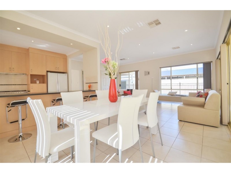 24 Ambrosini Court, Woodcroft SA 5162