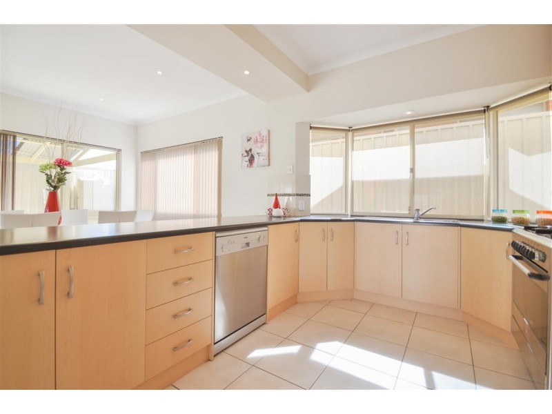 24 Ambrosini Court, Woodcroft SA 5162