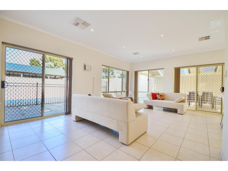 24 Ambrosini Court, Woodcroft SA 5162