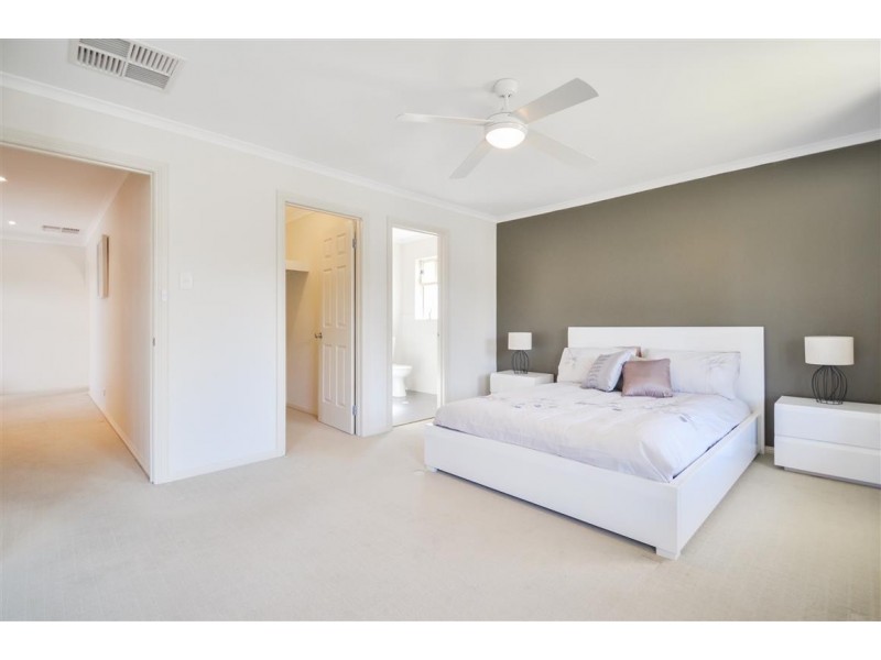 24 Ambrosini Court, Woodcroft SA 5162