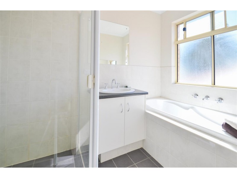 24 Ambrosini Court, Woodcroft SA 5162