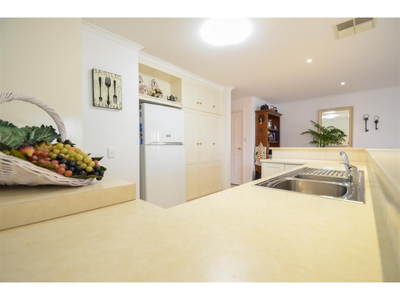 57 Tobin Crescent, Woodcroft SA 5162