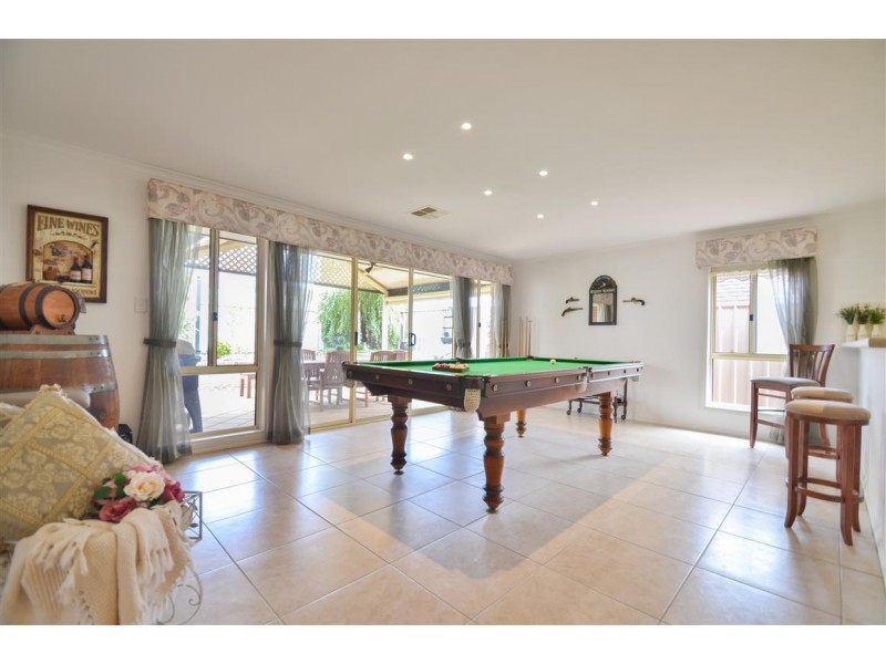57 Tobin Crescent, Woodcroft SA 5162