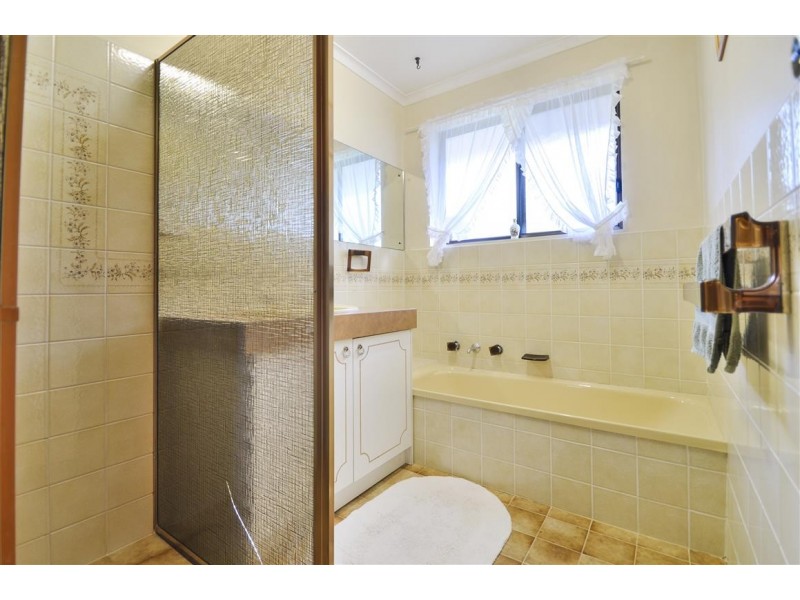 6 Challenger Court, Happy Valley SA 5159