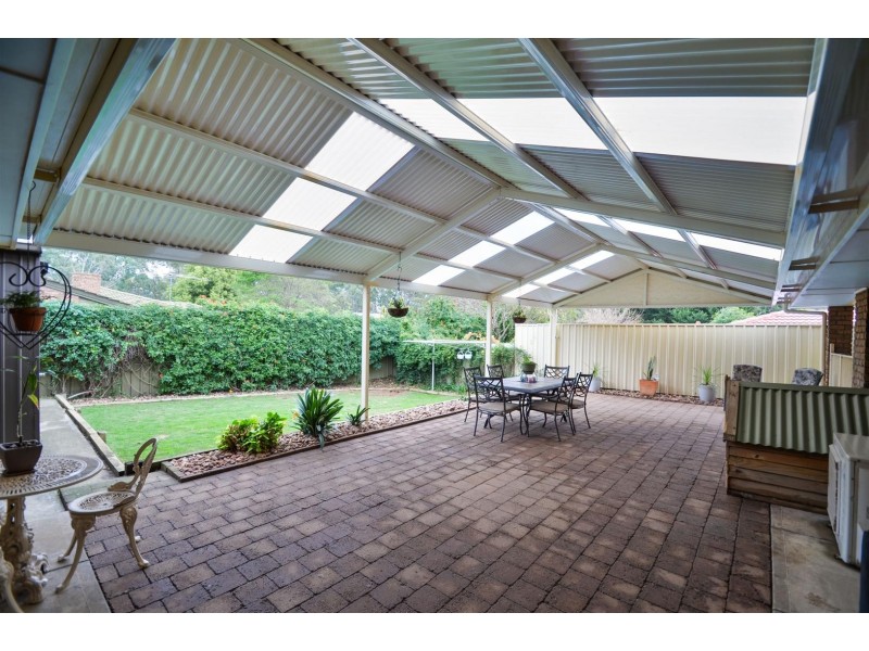 4 Lexcen Grove, Happy Valley SA 5159